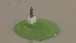 video:-imagens-aereas-mostram-lacador,-monumento-historico-de-porto-alegre,-alagado-apos-chuvas