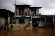 moradores-do-rs-convivem-com-o-impasse-das-enchentes:-‘cidade-destruida’,-‘tragedia’,-‘trauma’