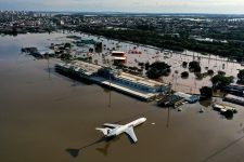 chuvas-no-rs:-novos-voos-emergenciais-vao-partir-de-sao-paulo,-rio-de-janeiro-e-parana;-veja-lista