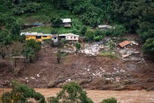 fotos:-destruicao-e-busca-por-desaparecidos-em-bento-goncalves-e-santa-tereza-(rs)