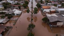 o-‘berco-do-rio-grande-do-sul’-que-se-prepara-para-avanco-das-aguas-que-ja-devastaram-parte-do-estado