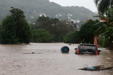 temporal-no-rs:-sobe-para-13-o-numero-de-mortos;-8,3-mil-pessoas-estao-fora-de-casa,-diz-boletim