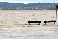 nivel-maximo:-guaiba-deve-alcancar-entre-5,3-e-5,5-metros-ate-a-noite-desta-terca,-estima-ufrgs