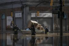 cheia-historica-atingiu-mais-da-metade-dos-bairros-de-porto-alegre-e-afetou-157-mil-moradores,-diz-levantamento-da-prefeitura