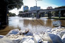 em-novo-dia-de-frio-e-sem-chuva,-guaiba-fica-estavel-em-porto-alegre;-no-sul-do-estado-cheia-da-lagoa-dos-patos-piora