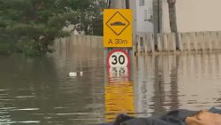 prefeitura-de-porto-alegre-pede-evacuacao-de-moradores-de-bairro-da-zona-norte-apos-dique-extravasar