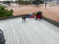 sc-envia-2o-helicoptero,-drones,-mais-bombeiros-e-bolsas-de-sangue-para-ajudar-atingidos-pelas-chuvas-no-rs