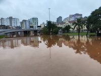 rodoviaria-de-porto-alegre-fica-totalmente-alagada-e-viagens-sao-canceladas