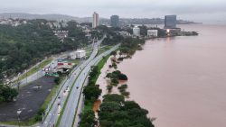 ‘efeito-funil’-e-ventos-impedem-escoamento-das-aguas-no-rs;-entenda