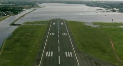 video:-sobrevoo-mostra-pista-do-aeroporto-de-porto-alegre-debaixo-d’agua