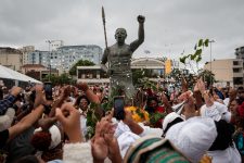 dia-da-consciencia-negra:-porto-alegre-inaugura-estatua-de-zumbi-dos-palmares