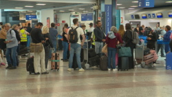 pista-do-aeroporto-salgado-filho-recebe-ultima-camada-de-asfalto-antes-da-retomada-de-voos-internacionais