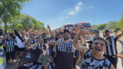 aduana-de-uruguaiana-registra-passagem-de-85-onibus-com-torcedores-do-botafogo-rumo-a-final-da-libertadores-na-argentina